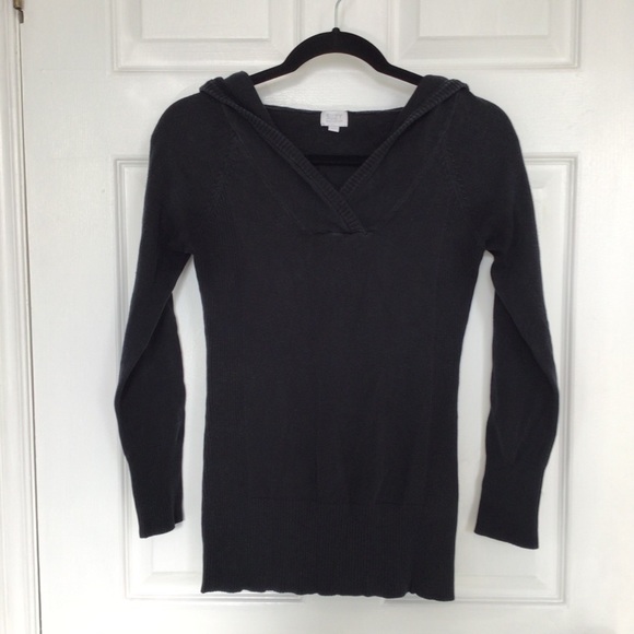 Suzy Shier Sweaters - 🛍4/$20🛍 SUZY SHIER black hooded top
